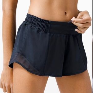 Lululemon Hotty Hot Low-Rise Lined Shorts 2.5” Size 0